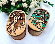 Load image into Gallery viewer, Box with "Living Hinge"